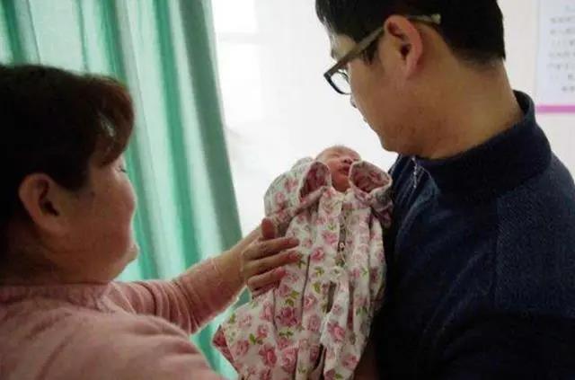 孩子血型吻合却不像自己，亲子鉴定是必要之举还是多此一举？