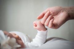 亲子鉴定背后：如何与家人沟通，避免情感伤害？